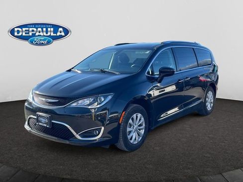 Used 2019 Chrysler Pacifica Touring-L image 1