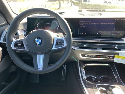 Certified 2025 BMW X7 xDrive40i w/ M Sport Package AWD/4WD image 19