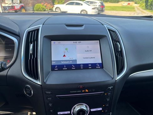 Used 2019 Ford Edge Titanium AWD/4WD image 12
