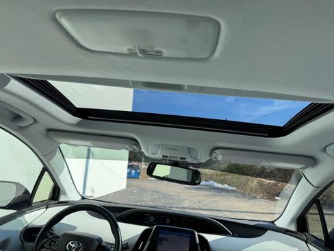 Used 2021 Toyota Prius image 11