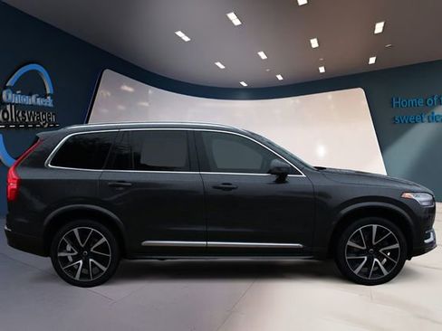 Used 2023 Volvo XC90 B6 Plus image 4