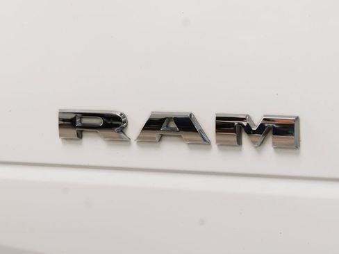 Used 2022 RAM 2500 Tradesman w/ Chrome Appearance Group AWD/4WD image 11
