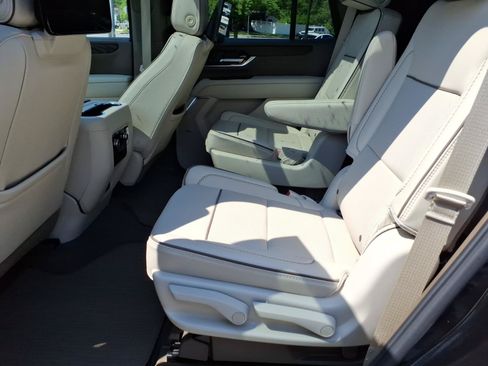 Used 2025 GMC Yukon Denali w/ Denali Reserve Package AWD/4WD image 12