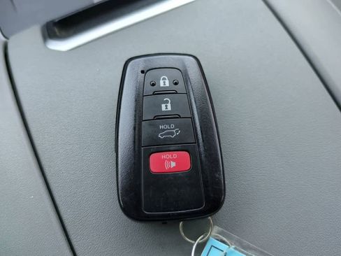 Used 2023 Toyota Highlander Limited FWD image 29