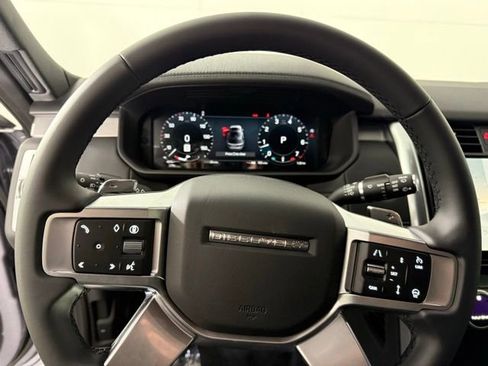 Certified 2025 Land Rover Discovery Dynamic SE image 15