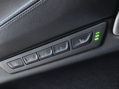 Used 2019 BMW 750i w/ Executive Package image 21