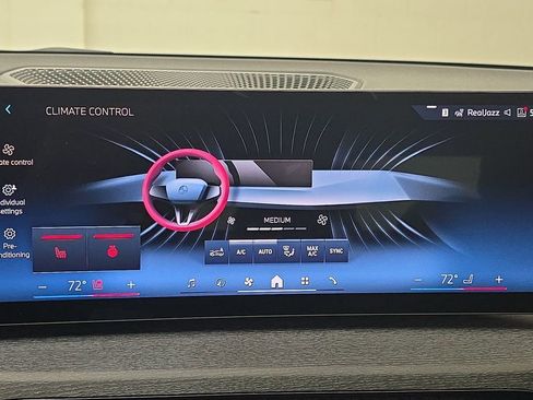 New 2025 BMW 330i xDrive Sedan w/ Convenience Package image 20