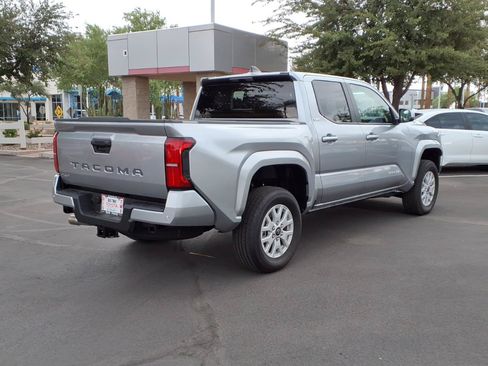 Certified 2025 Toyota Tacoma SR5 AWD/4WD image 4