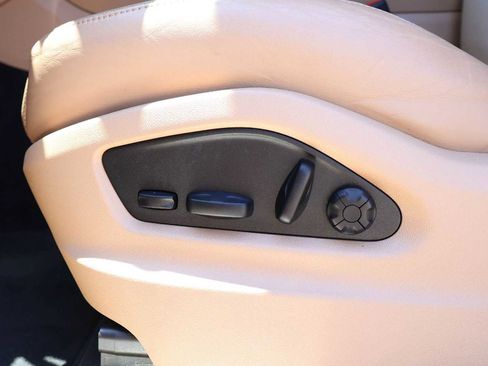 Used 2022 Porsche Cayenne AWD/4WD image 23