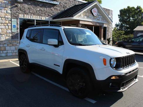 Used 2018 Jeep Renegade Altitude image 3