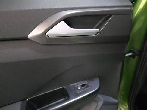 Used 2025 Volkswagen Taos SE image 27