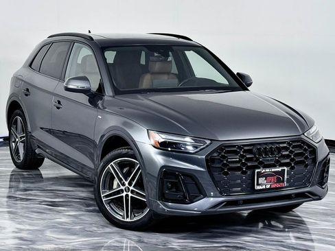 Used 2023 Audi Q5 e Premium Plus w/ Premium Plus Package AWD/4WD image 3