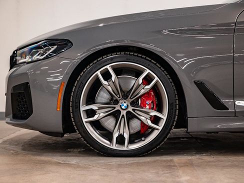 Used 2021 BMW M550i xDrive w/ Dynamic Handling Package image 27