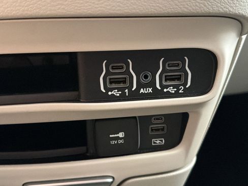 Used 2022 Chrysler Pacifica Touring-L image 31