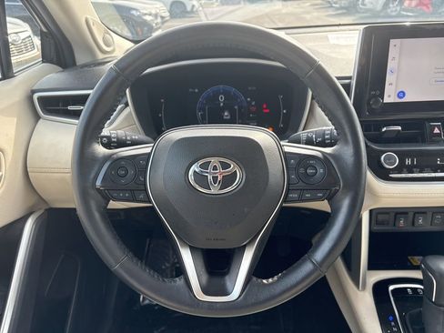 Used 2023 Toyota Corolla Cross XLE w/ Convenience Package image 14
