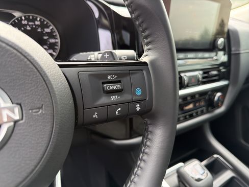 Used 2022 Nissan Pathfinder SV w/ SV Premium Package image 26