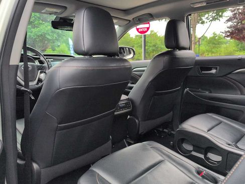 Used 2018 Toyota Highlander Limited Platinum AWD/4WD image 18