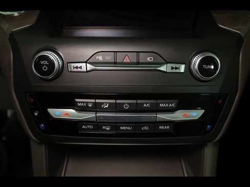 Used 2020 Ford Explorer Platinum w/ Premium Technology Package image 29