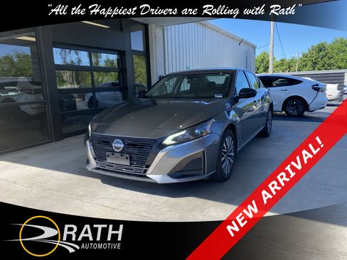 Used 2024 Nissan Altima 2.5 SV AWD/4WD image 4