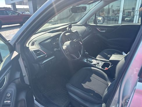Used 2019 Subaru Forester Premium w/ All-Weather Package image 5