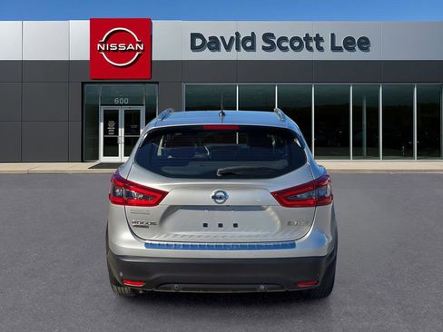 Used 2022 Nissan Rogue Sport SV w/ Technology Package image 6