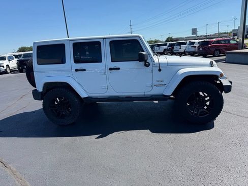 Used 2012 Jeep Wrangler Unlimited Sahara w/ Connectivity Group AWD/4WD image 5