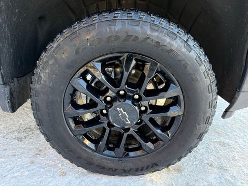 Used 2025 Chevrolet Silverado 2500 Custom w/ Custom Value Package image 21