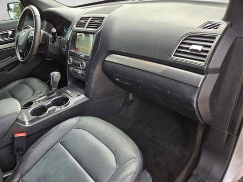 Used 2018 Ford Explorer XLT w/ Equipment Group 202A image 22
