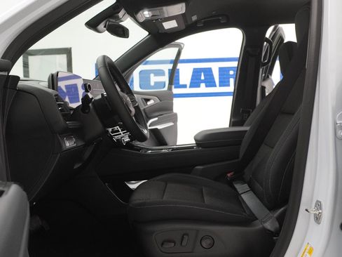 New 2026 Chevrolet Traverse LT FWD image 9
