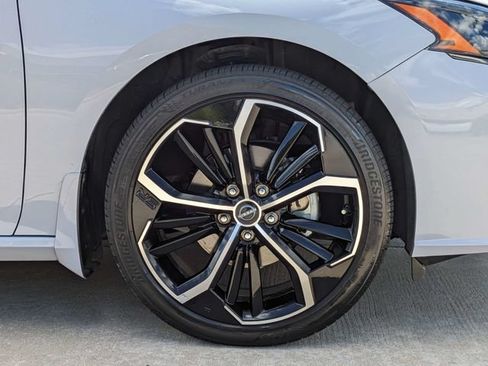 Used 2024 Nissan Altima 2.5 SR w/ SR Premium Package FWD image 11