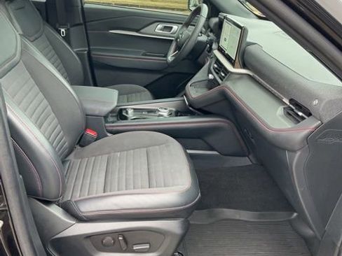 Used 2025 Ford Explorer ST-Line w/ Premium Package image 9