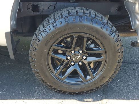 Used 2020 Chevrolet Silverado 1500 Custom Trail Boss w/ Custom Convenience Package AWD/4WD image 5