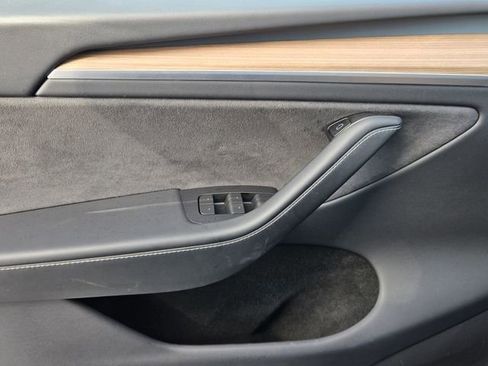 Used 2025 Tesla Model Y Long Range AWD/4WD image 29