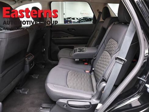 Used 2025 Nissan Pathfinder SV FWD image 22