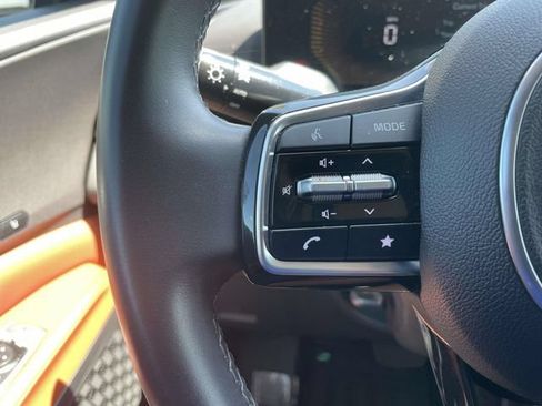 Certified 2025 Kia Carnival EX FWD image 26