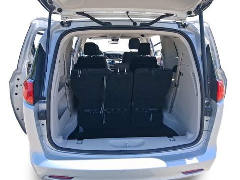 Used 2023 Chrysler Voyager LX FWD image 19