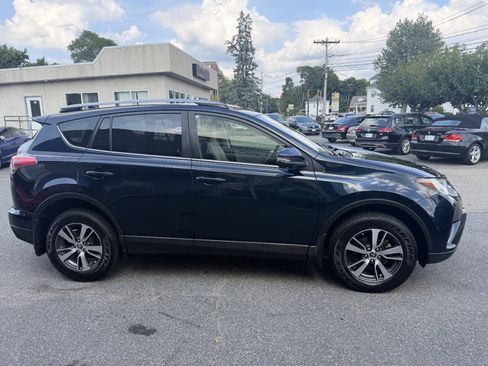 Used 2018 Toyota RAV4 XLE AWD/4WD image 10