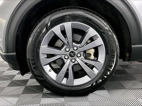 Used 2022 Ford Explorer XLT w/ Equipment Group 202A AWD/4WD image 8