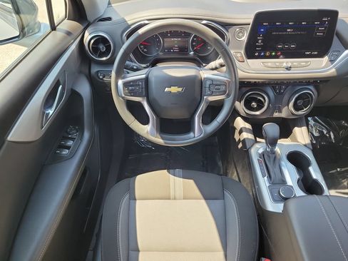 Used 2025 Chevrolet Blazer LT FWD image 9