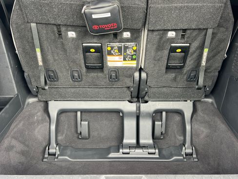 Certified 2025 Toyota Sienna XLE FWD image 16