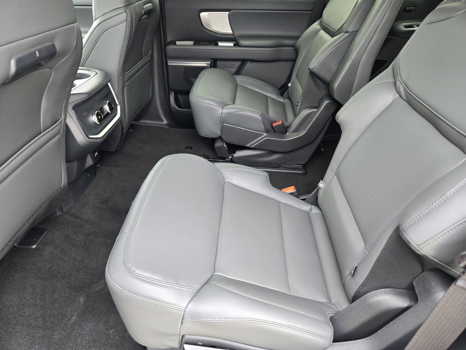 New 2026 Ford Expedition Active RWD image 27