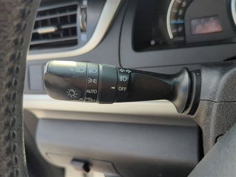 Used 2014 Toyota Camry SE FWD image 13