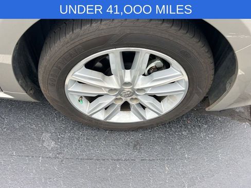Used 2013 Toyota Avalon XLE FWD image 2
