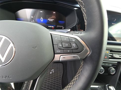 Used 2023 Volkswagen Taos SE image 19