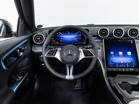 Used 2025 Mercedes-Benz C 300 4MATIC Sedan image 18