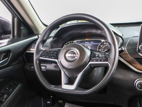 Used 2024 Nissan Altima 2.5 SV image 12