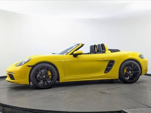 Used 2018 Porsche 718 Boxster RWD image 3