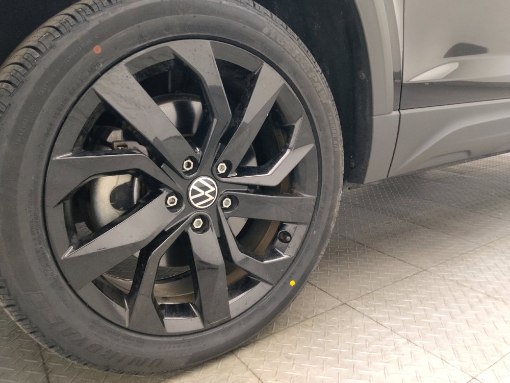 Used 2023 Volkswagen Taos SE w/ Black Wheel Package FWD image 31