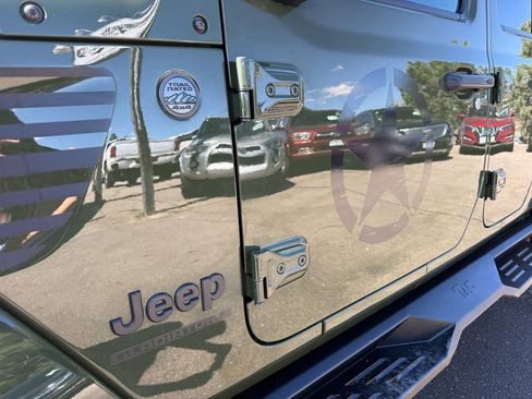 Used 2024 Jeep Gladiator Sport image 17