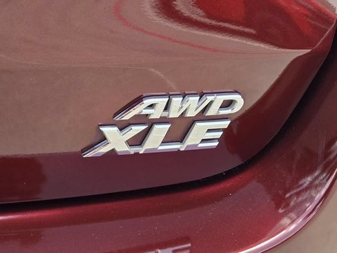 Used 2015 Toyota Highlander XLE AWD/4WD image 12